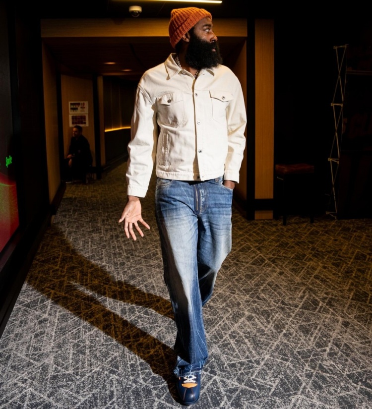 开云体育官网-自转会骑士以来8胜1负！哈登晒近照：🗣️MOP 最杰出球员